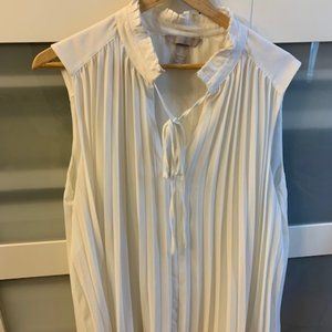 H&M light cream sleeveless blouse